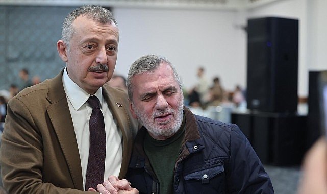 Başkan Büyükakın’ın, pazarcı esnafıyla yaptığı iftara yoğun katılım