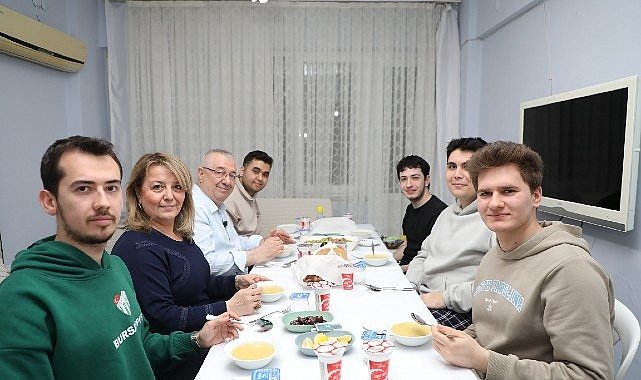 Başkan Ertaş üniversite öğrencilerinin iftar sofrasına konuk oldu