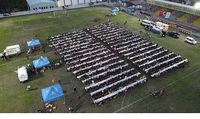 Bayındır’da Kadir Gecesi Bereketi: Şehir Stadyumu’nda Dev Gönül Sofrası Kuruldu