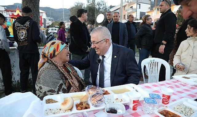 Edremit Belediyesi iftar sofraları Altınoluk’ta kuruldu