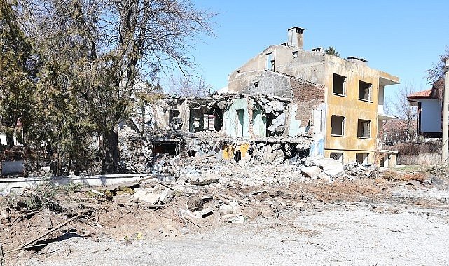 Sivas’ın En Yoğun Bölgelerinden Birine Yeni Otopark Alanı Kazandırılıyor…