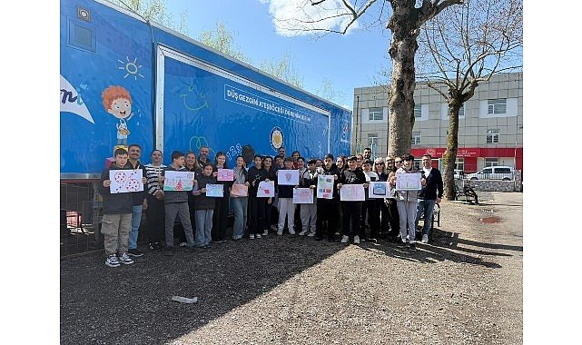 Ateşböceği’nin ışığı boyama kitabına dönüştü: Domino’s’tan çocuklara 23 Nisan armağanı!