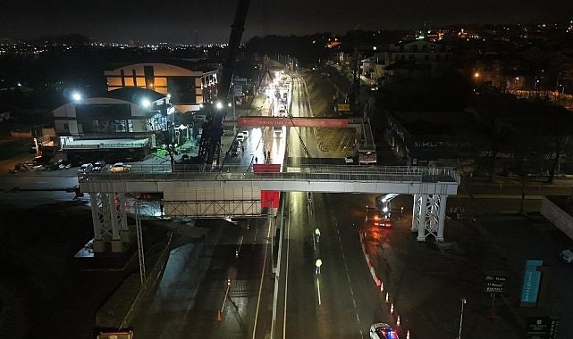 Başiskele Kavşağı’nda ‘78 tonluk’ gece mesaisi