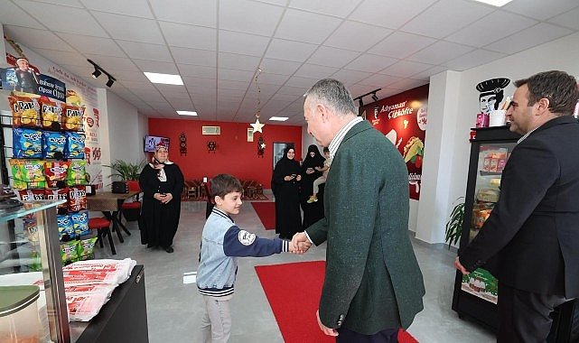 Başkan Büyükakın esnafları yalnız bırakmıyor