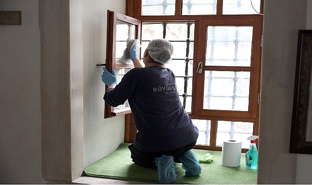 Başkan Çerçioğlu’nun Öncülüğünde Camilerde Temizlik Çalışmaları Sürüyor