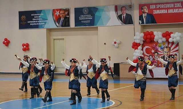 Edremit’te 23 Nisan coşkuyla kutlandı