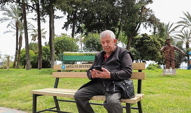 Emekle üretilen kent mobilyaları şehre değer katıyor