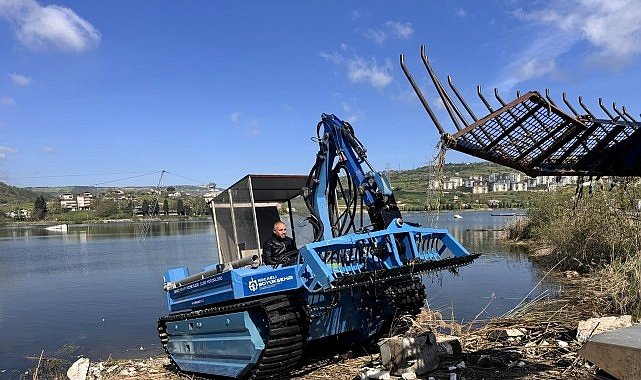 Kocaeli Büyükşehir Belediyesi, Gölkaypark’taki göleti temizledi