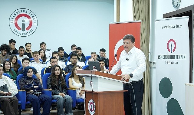 Prof. Dr. Murat Yalçıntaş, “Yeni Altay’ın Bilinmeyen Hikayesi” kitabını üniversiteliler için imzaladı