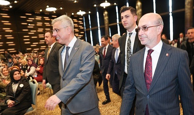 Sağlık Bakanı Memişoğlu Anne Baba Adayları ile “İlk Adım Ebe Gebe Okulu Aile Buluşması”nda Bir Araya Geldi