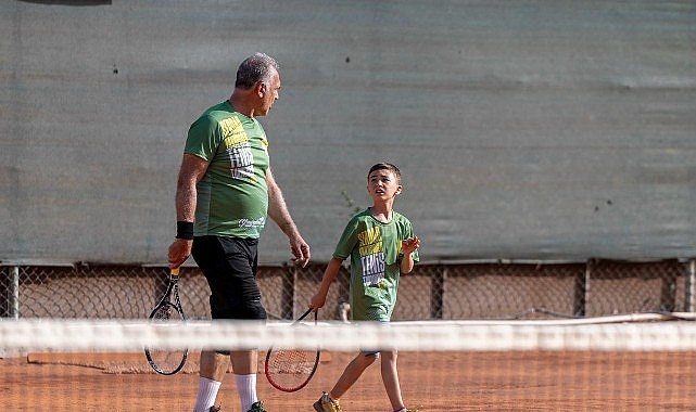 Yenişehir’de kuşaklar kortta buluştu