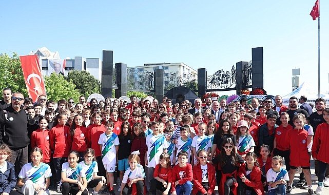 Nilüfer, 19 Mayıs’ı Cumhuriyet Meydanı’nda karşıladı
