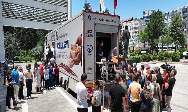Büyükşehir Belediyesi’nden aşure ikramı